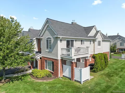 23050 Fairlane Blvd #B 16, Woodhaven, MI 48183