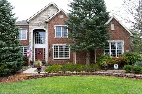 1968 Scenic Dr, Milford, MI 48380