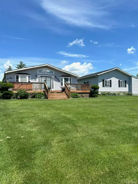 2264 N Long Lake Rd, Fenton, MI 48430