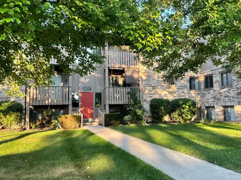8727 Candlewood Trl 3 8727 Trl #3, Brighton, MI 48116