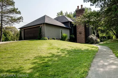 2250 N Mckinley Rd, Clayton, MI 48433