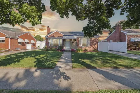 9299 Park Ave, Allen Park, MI 48101