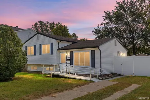 28015 Willow Tree St, Romulus, MI 48174