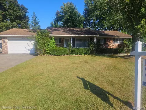64220 Windsor Dr, Washington, MI 48095