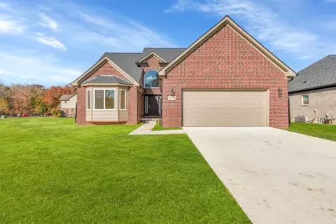 31558 Glen View Ln, Flat Rock, MI 48134