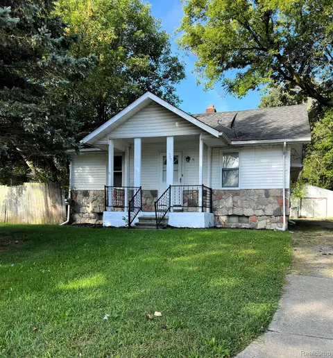 797 Palmer Dr, Pontiac, MI 48342
