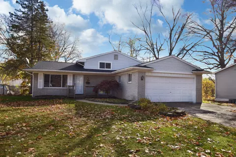 3910 Percy King Rd, Waterford, MI 48329