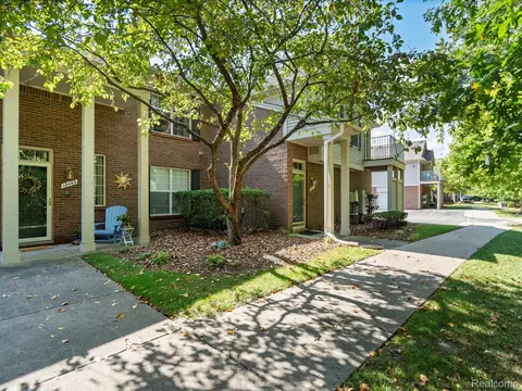 13463 Forest Ridge Blvd, Sterling Heights, MI 48313