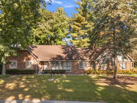 2585 Browning Dr, Orion, MI 48360