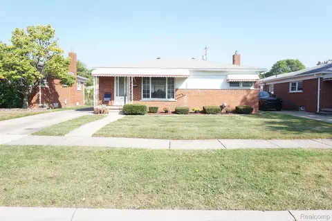 19327 Florence St, Roseville, MI 48066