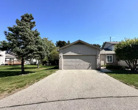6858 Deer Run Crt Ct S, Westland, MI 48185