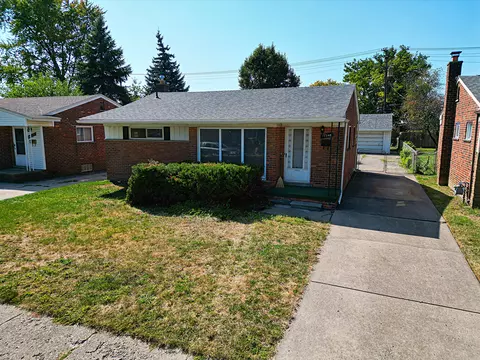 17548 Ray St, Riverview, MI 48193