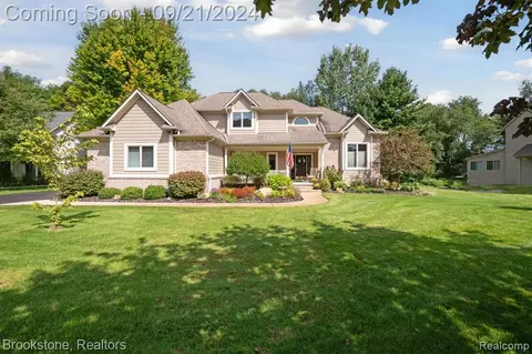 9978 Pebble Creek Ct, Davisburg, MI 48350