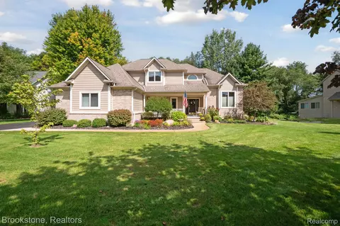 9978 Pebble Creek Ct, Springfield, MI 48350