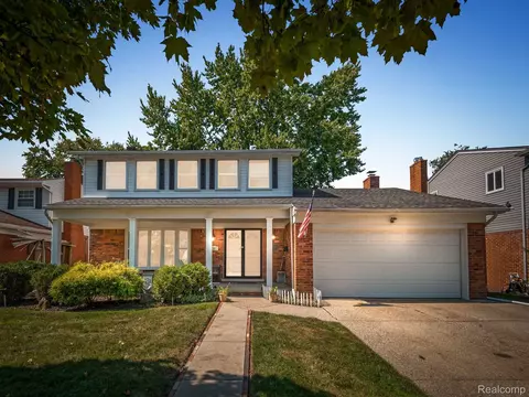 32167 Woody, Fraser, MI 48026