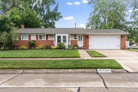 31731 Gable St, Livonia, MI 48152