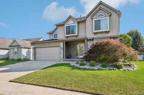 730 3rd St, Fenton, MI 48430