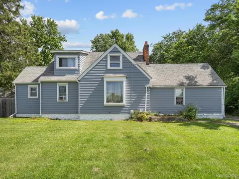 2581 Auburn Rd, Auburn Hills, MI 48326