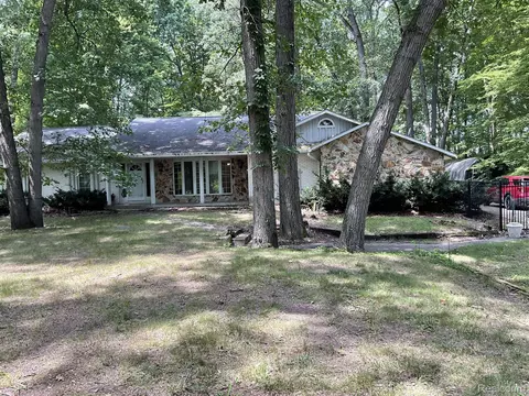 13340 Bunton Rd, Augusta, MI 48191