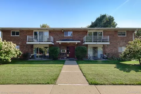 15046 Fairfield St, Livonia, MI 48154