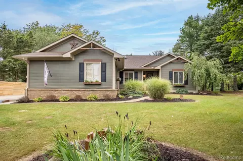 11870 Davisburg Rd, Springfield, MI 48350