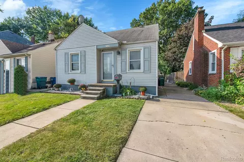 2059 Keppen Blvd, Lincoln Park, MI 48146