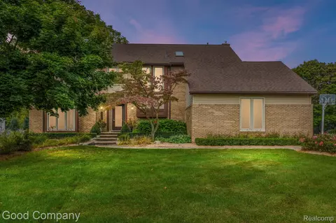 6333 Elsey Dr, Troy, MI 48098