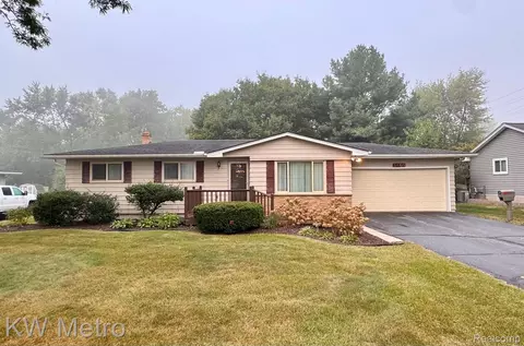 3469 Plains Dr, Waterford, MI 48329