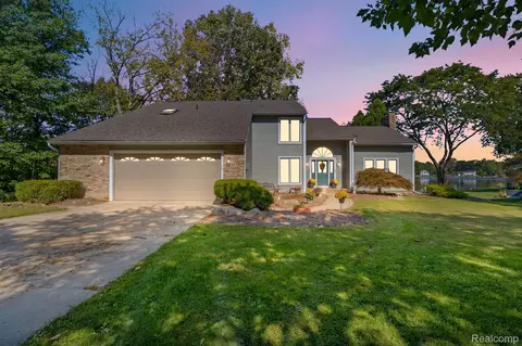 2698 Canfield Trl, Genoa, MI 48114