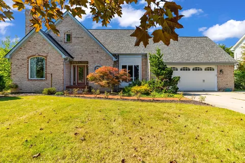 1086 Highland Dr, St. Clair, MI 48079