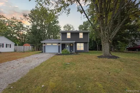 3789 Chesterfield Rd, Lake Orion, MI 48359