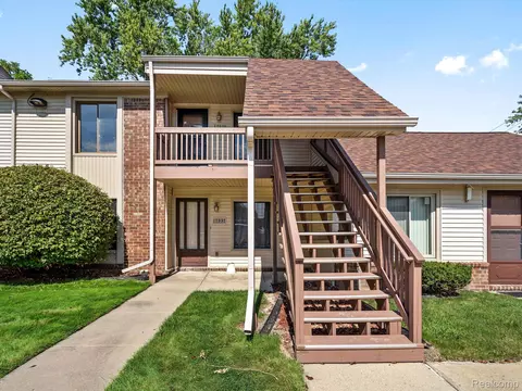 17939 Phyllis St, Roseville, MI 48066