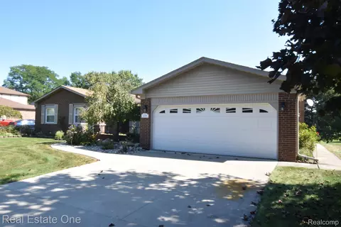 22494 Vacri Ln, Farmington Hills, MI 48335