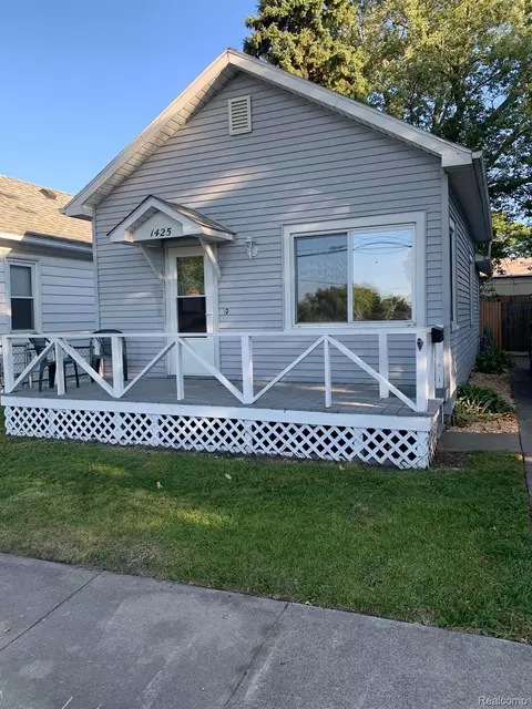 1425 Rawlins St, Port Huron, MI 48060