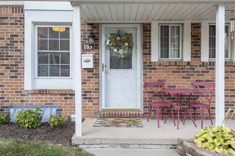 163 River Oaks Dr #21, Plymouth, MI 48170