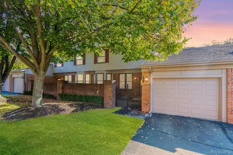 7207 Danbrooke, West Bloomfield, MI 48322