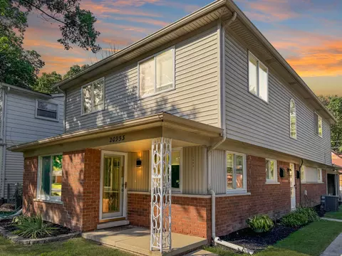20953 Hampton Rd, Harper Woods, MI 48225