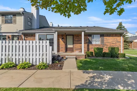 2101 Vine Way Dr #94, Canton, MI 48188
