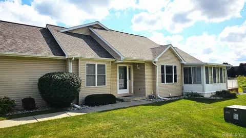7047 Rosewood Dr, Clayton, MI 48433