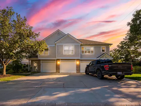 628 Riverstone Ln, Chelsea, MI 48118