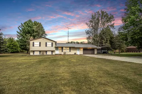 12360 Lake Rd, Montrose, MI 48457