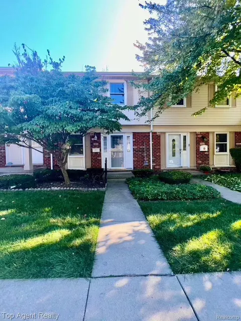 5812 Northfield Pkwy, Troy, MI 48098