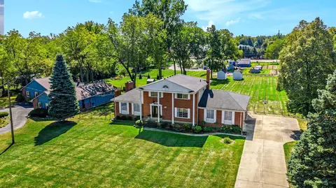 710 Creston Dr, Troy, MI 48085