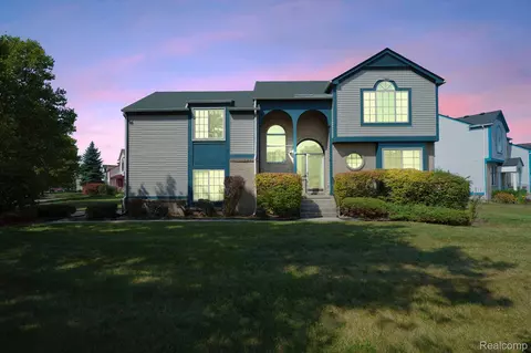 1701 Estates Dr, Detroit, MI 48206