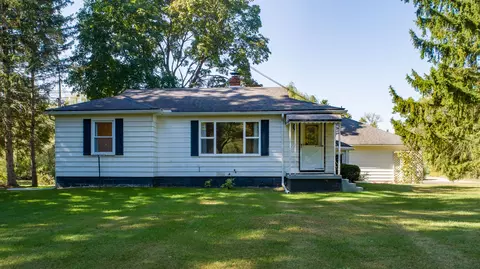 574 Young Rd, White Lake, MI 48383