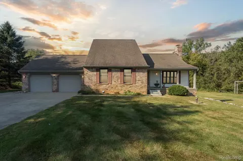 1655 E Davisburg Rd, Rose, MI 48442