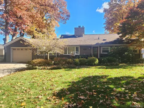 2566 Lynch, Highland, MI 48357