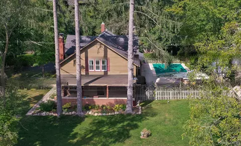 5460 Clarkston Rd, Independence, MI 48348