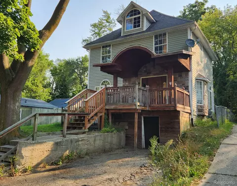 800 Robinwood St, Pontiac, MI 48340