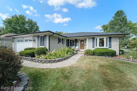 6747 Emerald Lake Dr, Troy, MI 48085